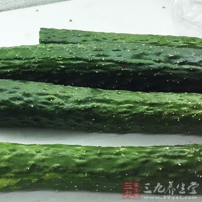 壽司飯2碗、瓠干2條、蛋2個、紅豆干2大匙、肉松2大匙、小黃瓜1條 壽司飯2碗、瓠干2條、蛋2個、紅豆干2大匙、肉松2大匙、小黃瓜1條