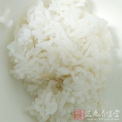 米飯,海苔1片,黃瓜,胡蘿卜 米飯,海苔1片,黃瓜,胡蘿卜