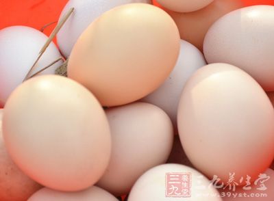 雞蛋5粒，水5湯匙、粟粉1茶匙，料酒和鹽1茶匙