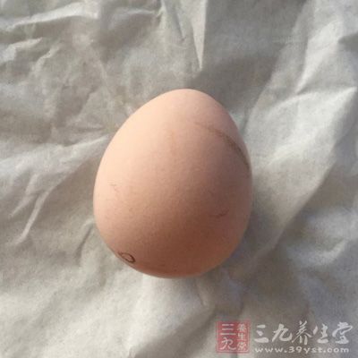玉米片120克,雞蛋1個,花椒粉,胡椒粉,鹽,味精,植物油 玉米片120克,雞蛋1個,花椒粉,胡椒粉,鹽,味精,植物油