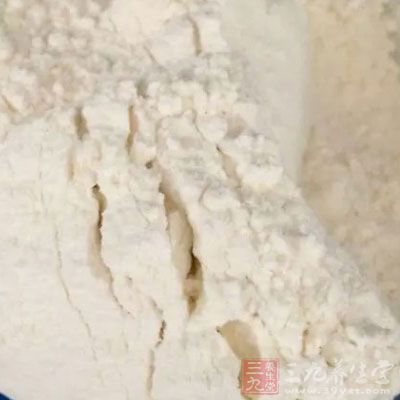 面粉和可可粉混合過篩入黃油裡