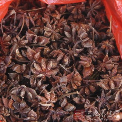 以八角,桂皮,小茴香,花椒,草果湊成了五味,是為 以八角,桂皮,小茴香,花椒,草果湊成了五味,是為