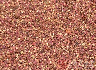 兩個豬蹄膀, 大料3個,花椒粒20顆 兩個豬蹄膀, 大料3個,花椒粒20顆