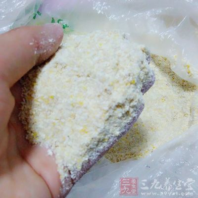 雞翅3只,玉米片適量,面煳1大匙,卡士達粉1小匙,低筋面粉6大匙,玉米粉4大匙 雞翅3只,玉米片適量,面煳1大匙,卡士達粉1小匙,低筋面粉6大匙,玉米粉4大匙