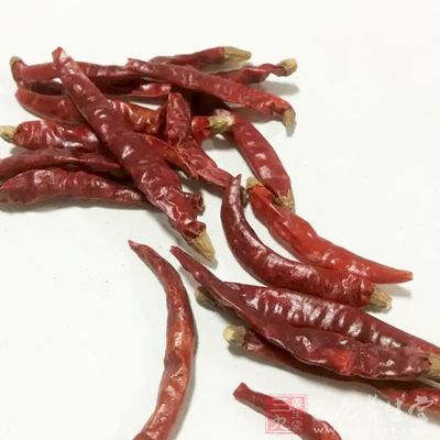 大白菜梆約5、6片,干辣椒,蔥花,油,醋,醬油,白糖,鹽,香油 大白菜梆約5、6片,干辣椒,蔥花,油,醋,醬油,白糖,鹽,香油