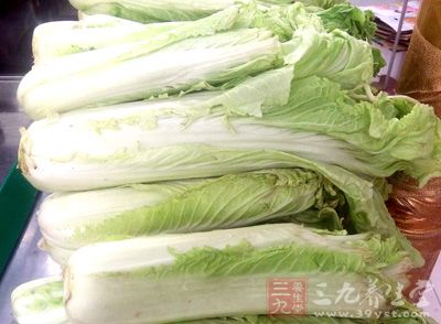 大白菜500克,胡蘿卜50克,油2大匙 大白菜500克,胡蘿卜50克,油2大匙