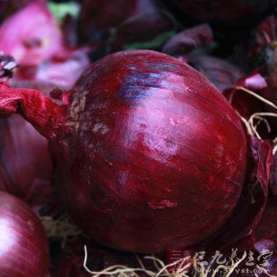 火腿腸、鮮蘑菇、洋蔥、蒜 火腿腸、鮮蘑菇、洋蔥、蒜