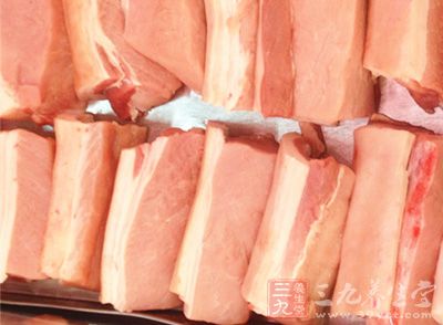 帶皮五花豬肉200公克，水300cc