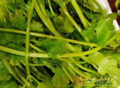 香菜適量，食用油適量