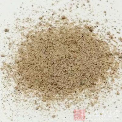生姜，油，干辣椒，魚頭，蘿卜，鹽，醋，料酒，胡椒粉