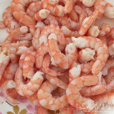 西洋參、枸杞、蔥段、姜片、蒜片、鹽、雞精、料酒