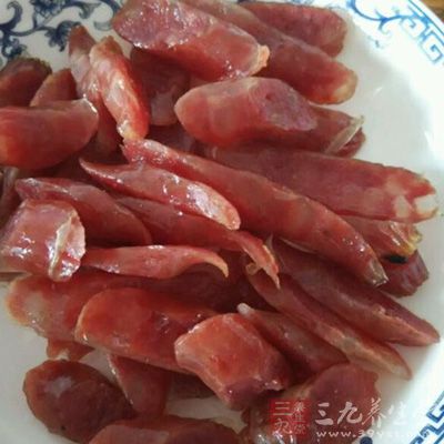 各種臘味(香腸，臘肉，火腿)，切塊