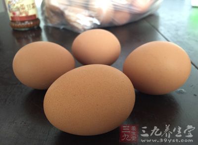 小麥粉250克、酵母3克、鹽1克、糖30克、雞蛋1個