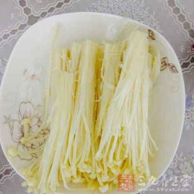 火腿100g、金針菇100g、香菇2朵