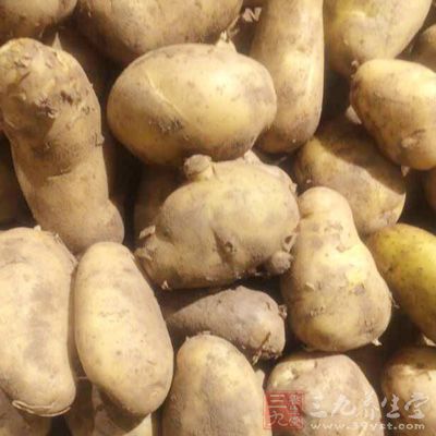 土豆、白糖、色拉油、韓國醬油、蒜末少量、水 土豆、白糖、色拉油、韓國醬油、蒜末少量、水