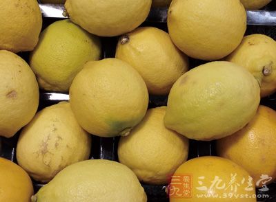 日本素面100公克,小黃瓜片2片,小蕃茄1粒,檸檬1片 日本素面100公克,小黃瓜片2片,小蕃茄1粒,檸檬1片