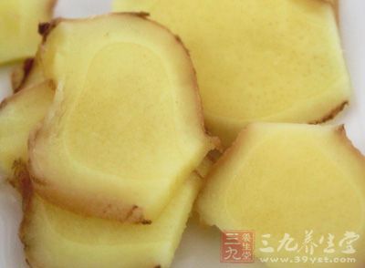 生姜2片，紅花油1勺