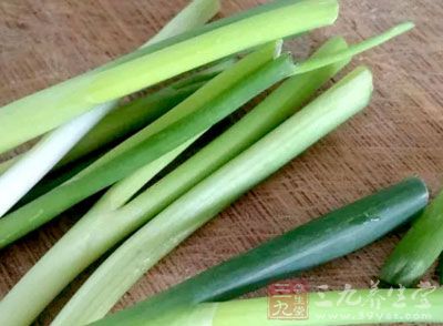 羊肉250g，白蘿卜150g，枸杞1茶匙5g，大料1枚，大蔥2段