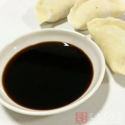 蒜泥、醬油、陳醋、點一點麻油
