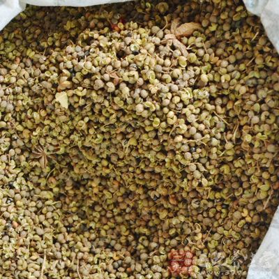 白蘿卜皮1000克、干辣椒、花椒、食鹽 白蘿卜皮1000克、干辣椒、花椒、食鹽