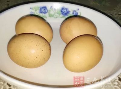 低筋面粉250克，雞蛋一個，鹽5克，無鋁泡打粉6克