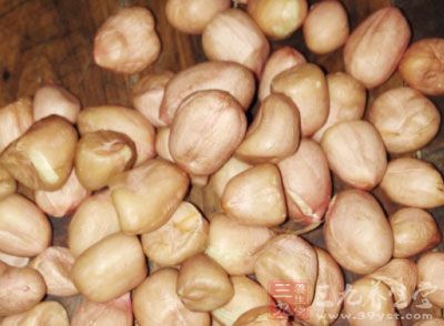 老抽，料酒，雞精，花生米20克，大蔥半根