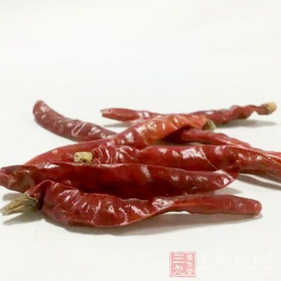 菜油2大半碗，豆豉1碗，干辣椒1碗，燈籠干辣椒半碗