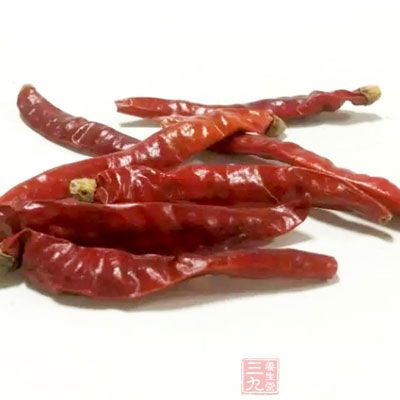 橄榄油，香油，胡椒粉，花椒粉，蔥段，干辣椒