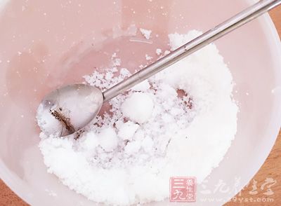日本豆腐2條、澱粉、番茄沙司5湯匙、白糖1湯匙、鹽1茶匙、適量清水 日本豆腐2條、澱粉、番茄沙司5湯匙、白糖1湯匙、鹽1茶匙、適量清水