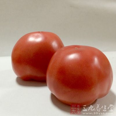 西紅柿兩個,白糖適量 西紅柿兩個,白糖適量