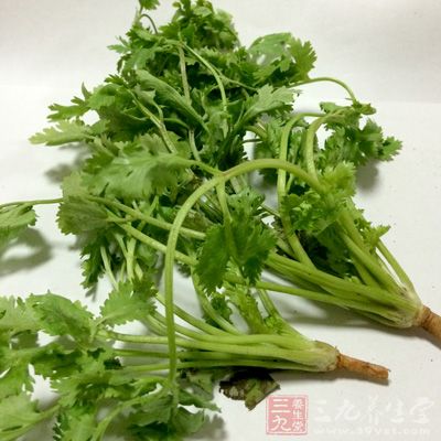 白菜芯1個,辣椒2個,蒜5-6瓣,鹽3茶匙 白菜芯1個,辣椒2個,蒜5-6瓣,鹽3茶匙
