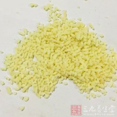 鹽少許，雞精少許，生粉水半碗