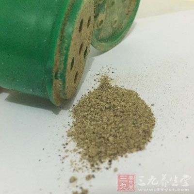 加入清水少許，調味，雞精，味精，胡椒粉