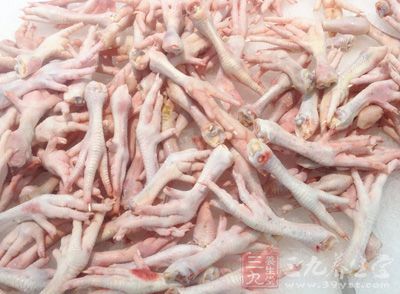 鳳爪8個、泡椒200克、鹽1勺