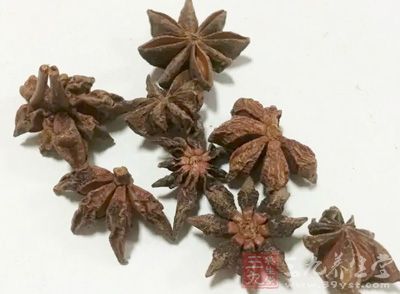 20粒左右的花椒,八角,小茴香,香葉 20粒左右的花椒,八角,小茴香,香葉