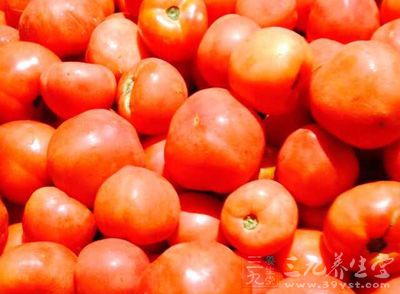 西紅柿一大堆，洋蔥小半顆，蔥姜蒜