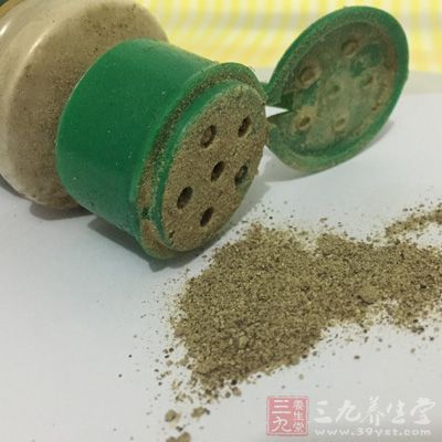 秦媽紅油火鍋底料，橄榄油，香油，胡椒粉，花椒粉，蔥段，干辣椒