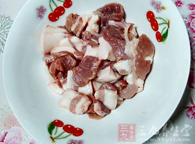 豬裡脊肉260克,鹽1/2茶匙,生粉1大匙 豬裡脊肉260克,鹽1/2茶匙,生粉1大匙