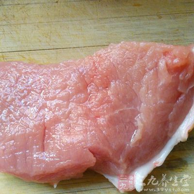 北豆腐500克,豬肉100克,青蒜50克 北豆腐500克,豬肉100克,青蒜50克
