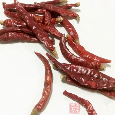 尖椒,干豆腐,胡蘿卜,五香粉,精鹽,油,味精 尖椒,干豆腐,胡蘿卜,五香粉,精鹽,油,味精