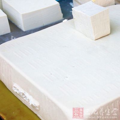 豆腐1塊、胡蘿卜1根、青椒1個 豆腐1塊、胡蘿卜1根、青椒1個