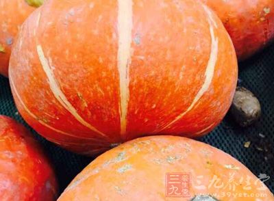 小南瓜一個(500—600克)，淡奶油少許，椰漿少許
