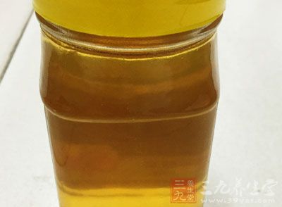 雞翅6個、生抽10ml、生粉2茶匙、白糖1茶匙、鹽2查車、蜂蜜20ml