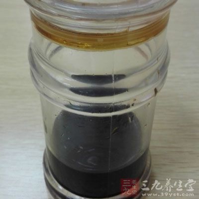 熟花生米適量，姜蒜末適量，醋適量