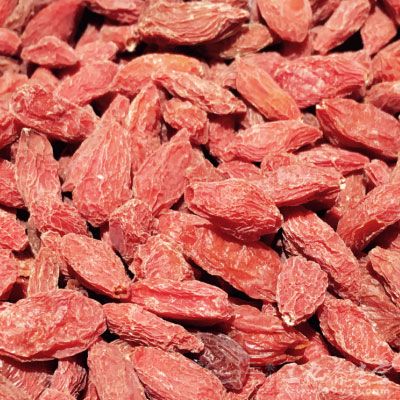 鮮香菇片50克，姜片25克，去核紅棗15克，枸杞10克