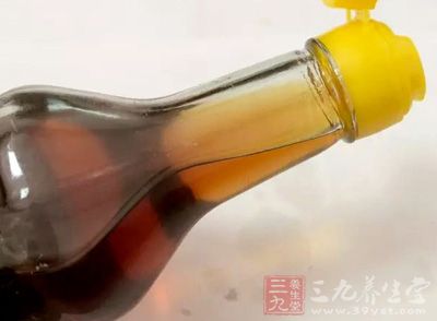 雞半只，青蔥1把，鹽少許，麻油，紹興酒各少許，姜1小塊