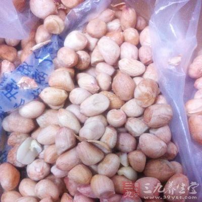 豬肉皮300克、花生米100克、蔥一段、姜 豬肉皮300克、花生米100克、蔥一段、姜