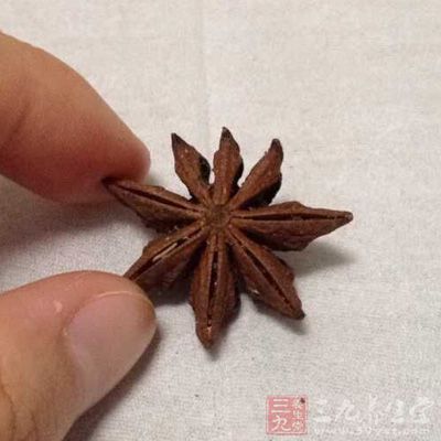 老豆腐、鹽、海椒末、八角、胡椒粉、高度白酒、炒黃豆、青菜葉