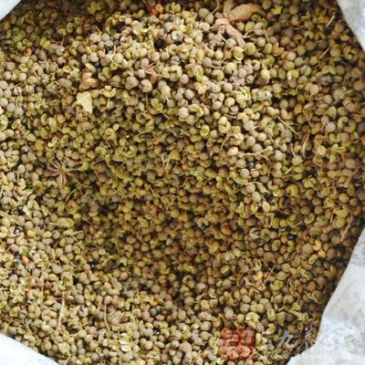 老豆腐1塊，鹽1小勺，花椒、辣椒片各少許