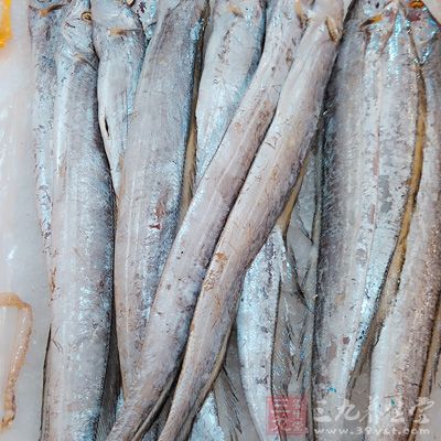 帶魚500克,大蔥7克,姜4克,鹽3克 帶魚500克,大蔥7克,姜4克,鹽3克